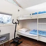 8 Person In Saltum-by Traum *