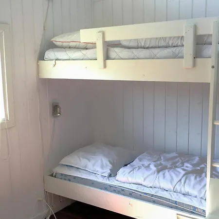 8 Person In Saltum-by Traum